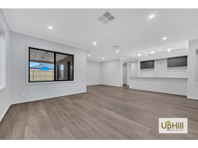 6 Albus Crescent, Officer VIC 3809