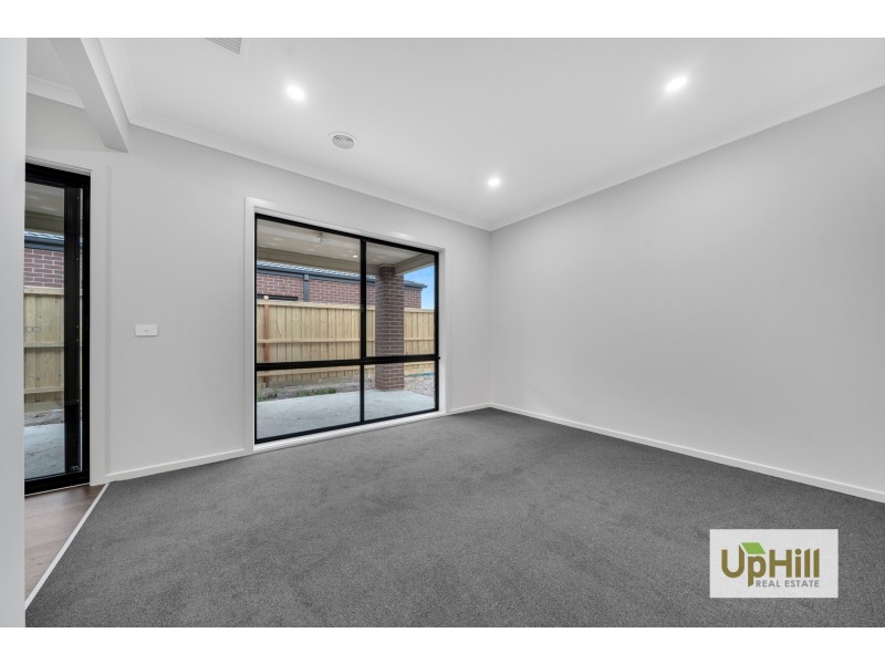 6 Albus Crescent, Officer VIC 3809