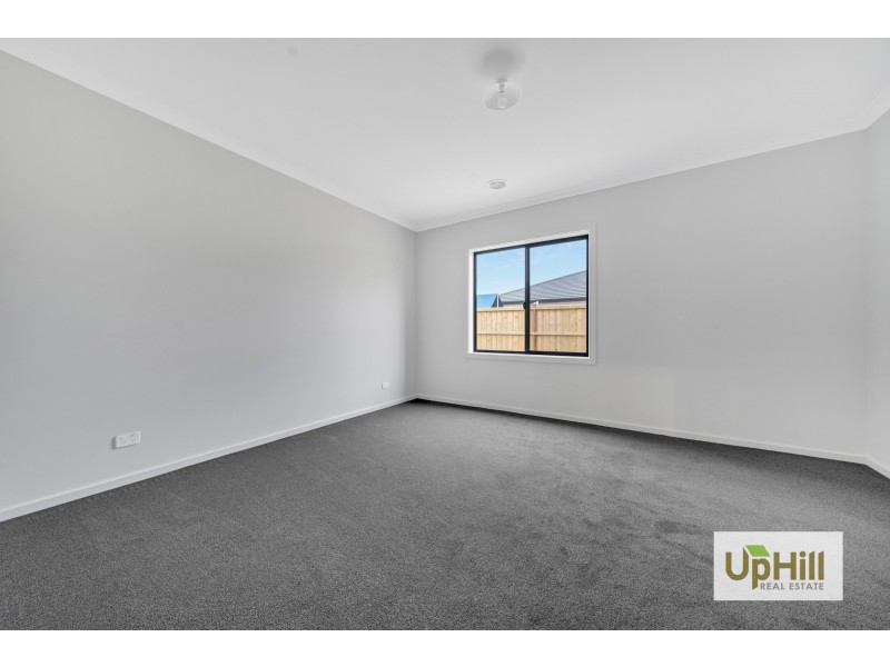 6 Albus Crescent, Officer VIC 3809