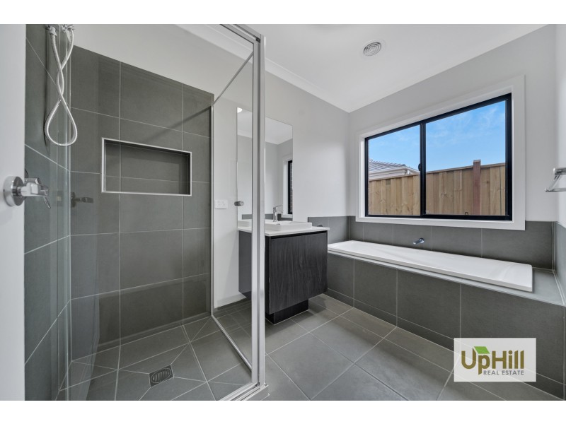 6 Albus Crescent, Officer VIC 3809