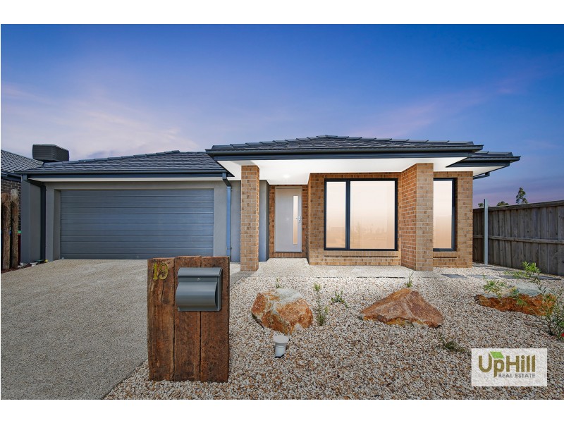 19 Ballymarang Chase, Cranbourne West VIC 3977