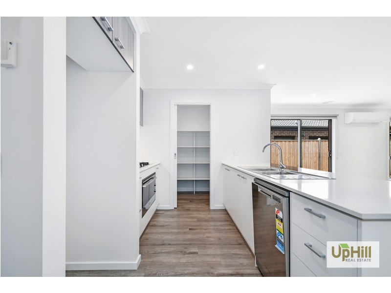 19 Ballymarang Chase, Cranbourne West VIC 3977