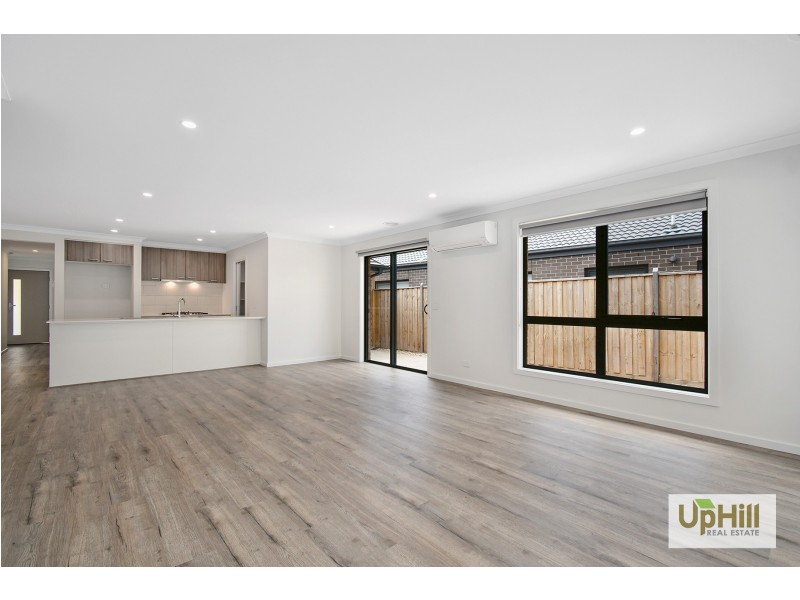 19 Ballymarang Chase, Cranbourne West VIC 3977