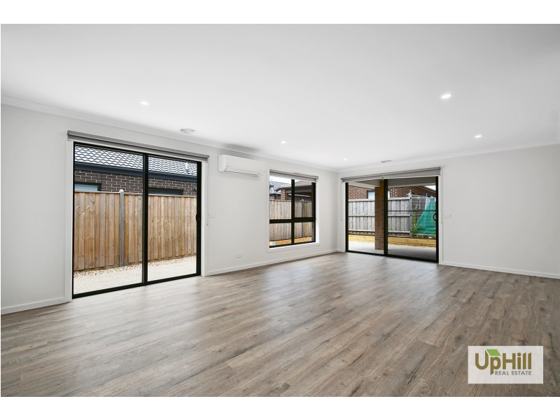 19 Ballymarang Chase, Cranbourne West VIC 3977