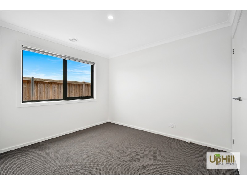 19 Ballymarang Chase, Cranbourne West VIC 3977