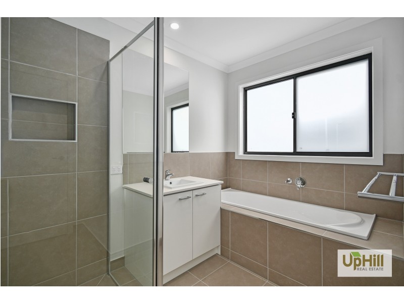 19 Ballymarang Chase, Cranbourne West VIC 3977