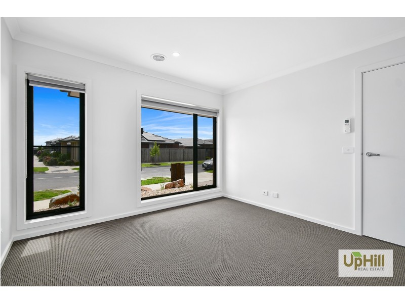 19 Ballymarang Chase, Cranbourne West VIC 3977
