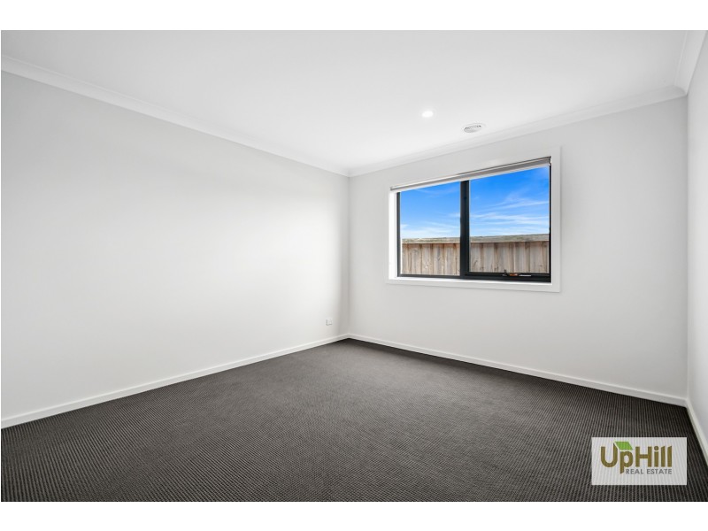 19 Ballymarang Chase, Cranbourne West VIC 3977