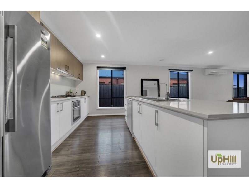 11 Bickleighvale Drive, Officer VIC 3809