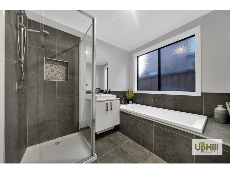 11 Bickleighvale Drive, Officer VIC 3809