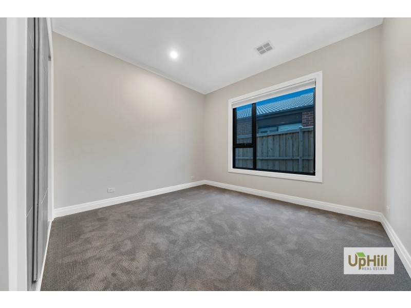 34 Gallant Drive, Clyde North VIC 3978