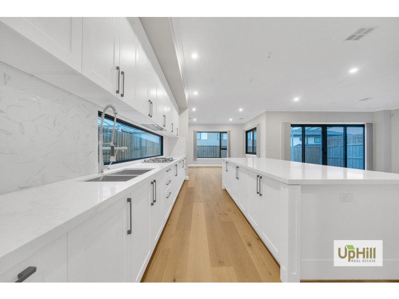 34 Gallant Drive, Clyde North VIC 3978