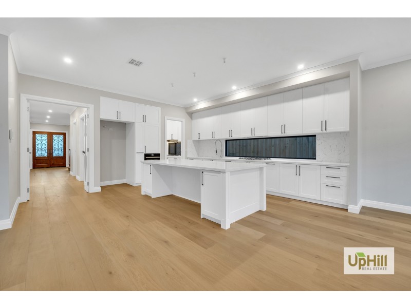 34 Gallant Drive, Clyde North VIC 3978