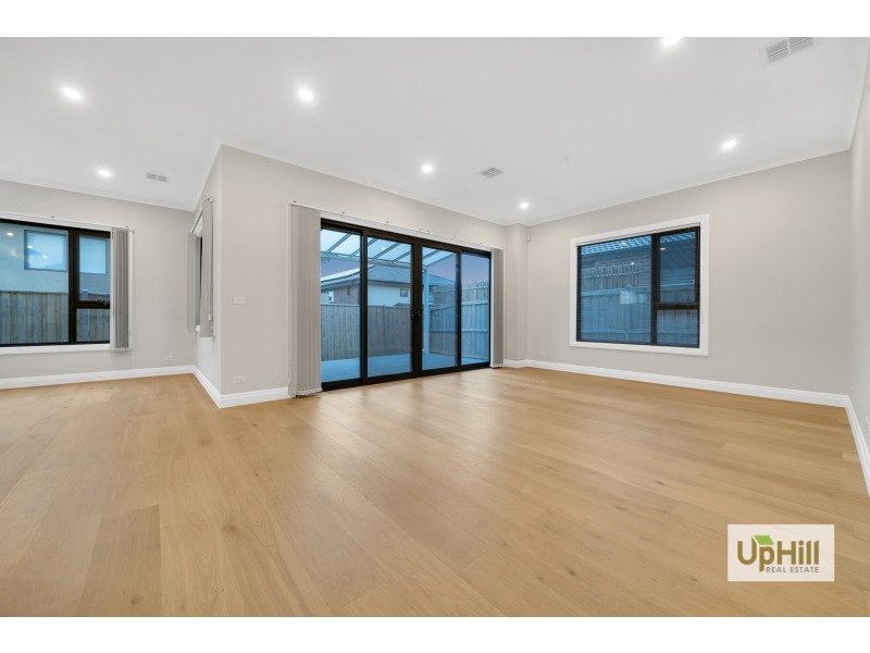 34 Gallant Drive, Clyde North VIC 3978