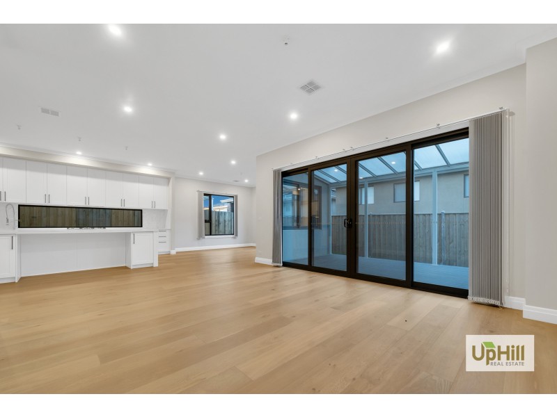 34 Gallant Drive, Clyde North VIC 3978