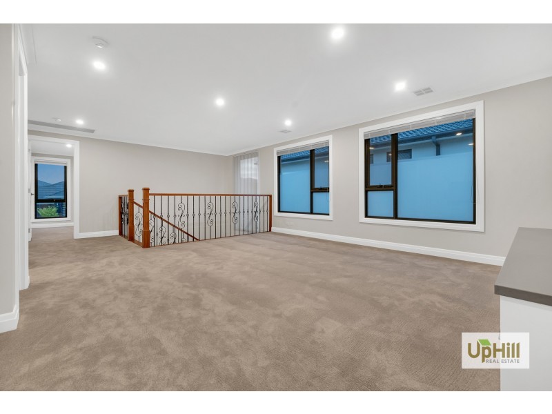 34 Gallant Drive, Clyde North VIC 3978