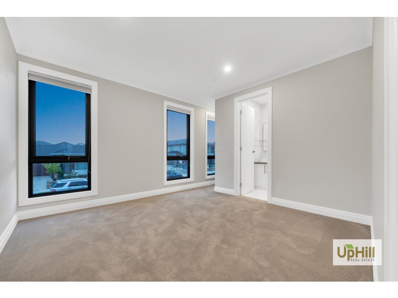 34 Gallant Drive, Clyde North VIC 3978