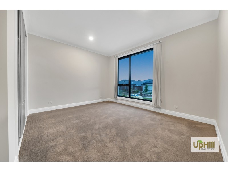 34 Gallant Drive, Clyde North VIC 3978