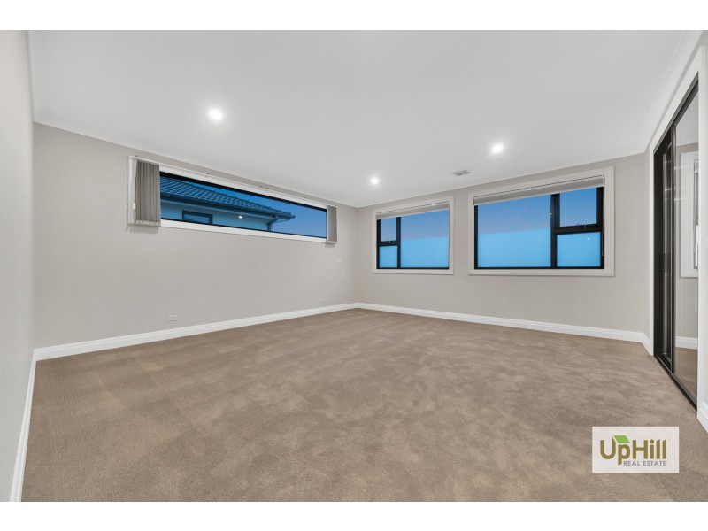 34 Gallant Drive, Clyde North VIC 3978