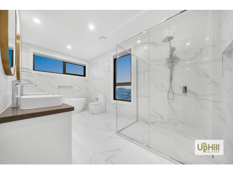 34 Gallant Drive, Clyde North VIC 3978