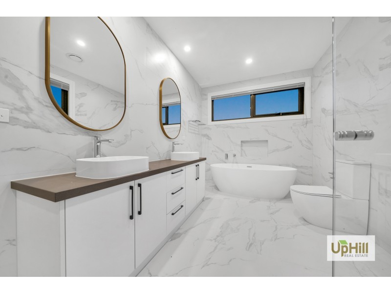 34 Gallant Drive, Clyde North VIC 3978