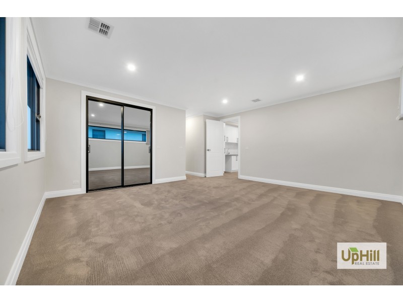 34 Gallant Drive, Clyde North VIC 3978