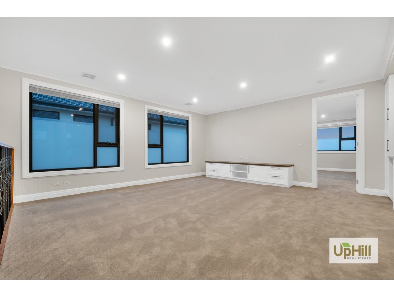 34 Gallant Drive, Clyde North VIC 3978