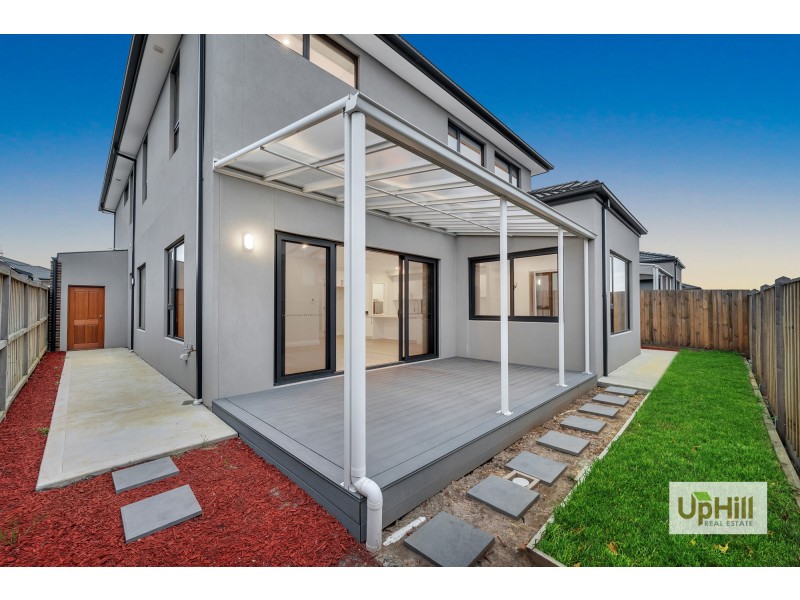34 Gallant Drive, Clyde North VIC 3978
