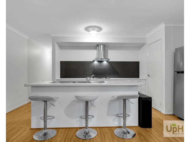 16 Trainers Way, Clyde North VIC 3978