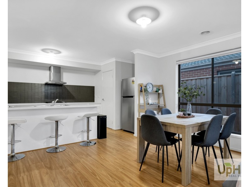 16 Trainers Way, Clyde North VIC 3978