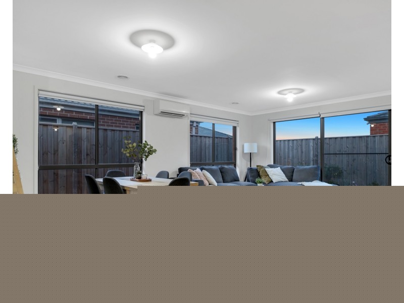 16 Trainers Way, Clyde North VIC 3978