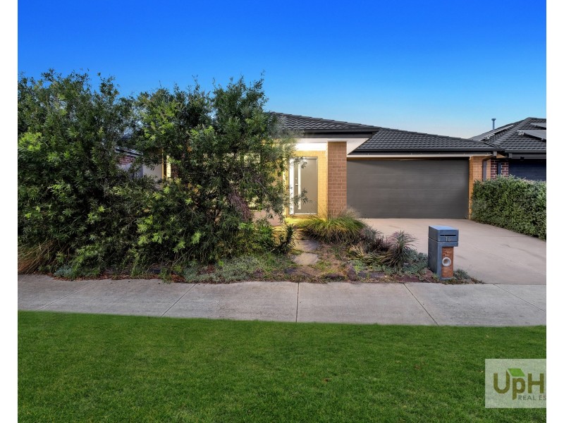 16 Trainers Way, Clyde North VIC 3978