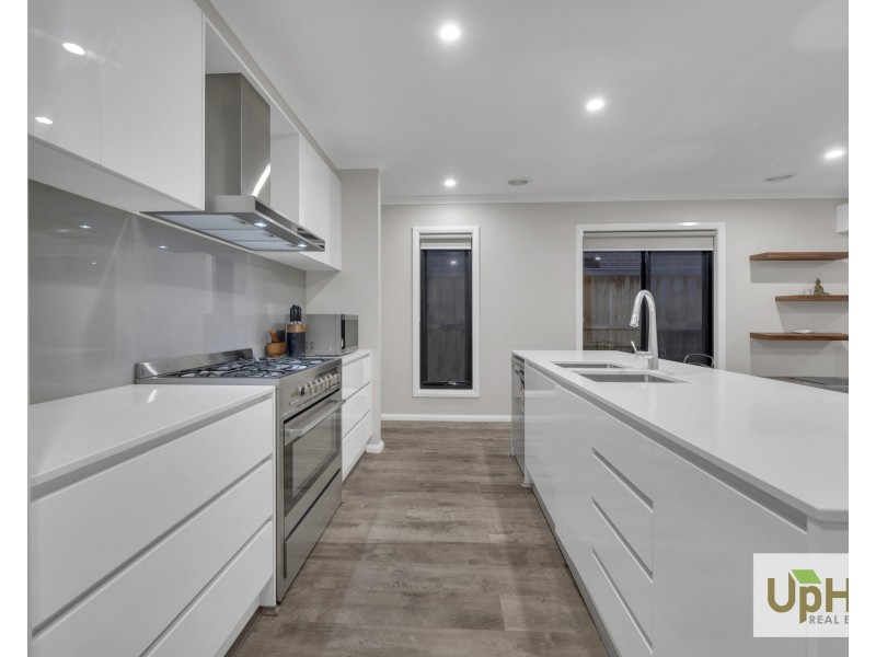79 Moxham Drive, Clyde North VIC 3978
