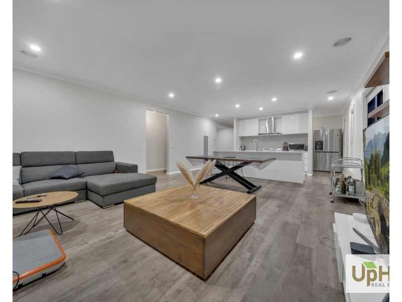 79 Moxham Drive, Clyde North VIC 3978