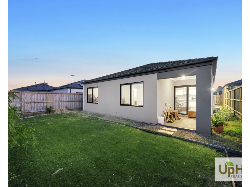 79 Moxham Drive, Clyde North VIC 3978