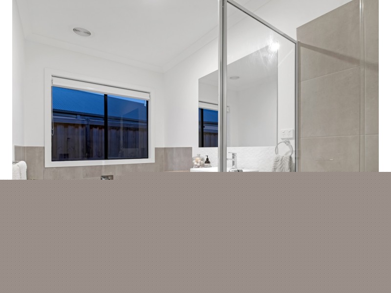 24 Gallant Drive, Clyde North VIC 3978