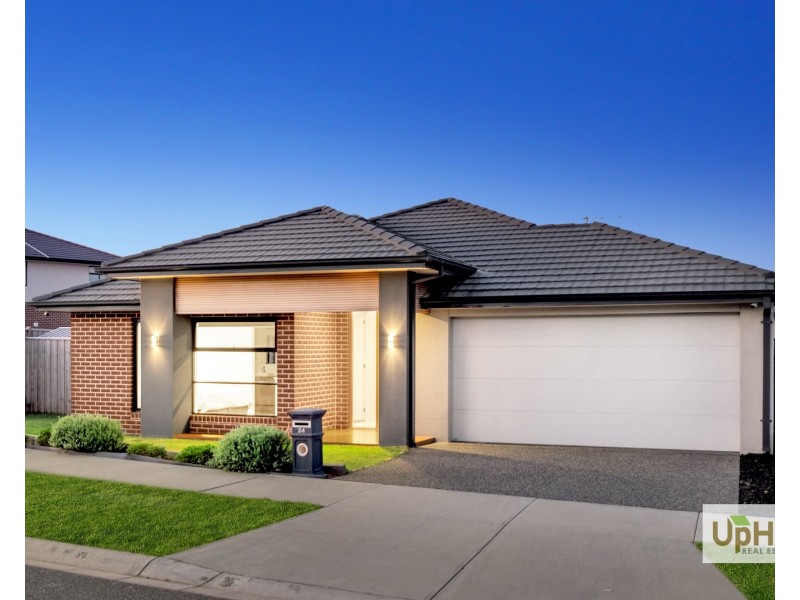 24 Gallant Drive, Clyde North VIC 3978