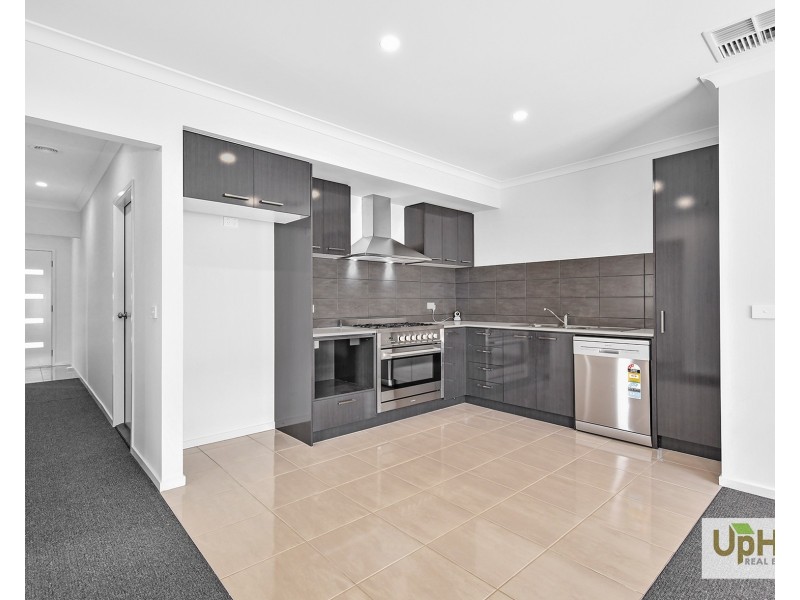 3 Ironstone Street, Cranbourne East VIC 3977