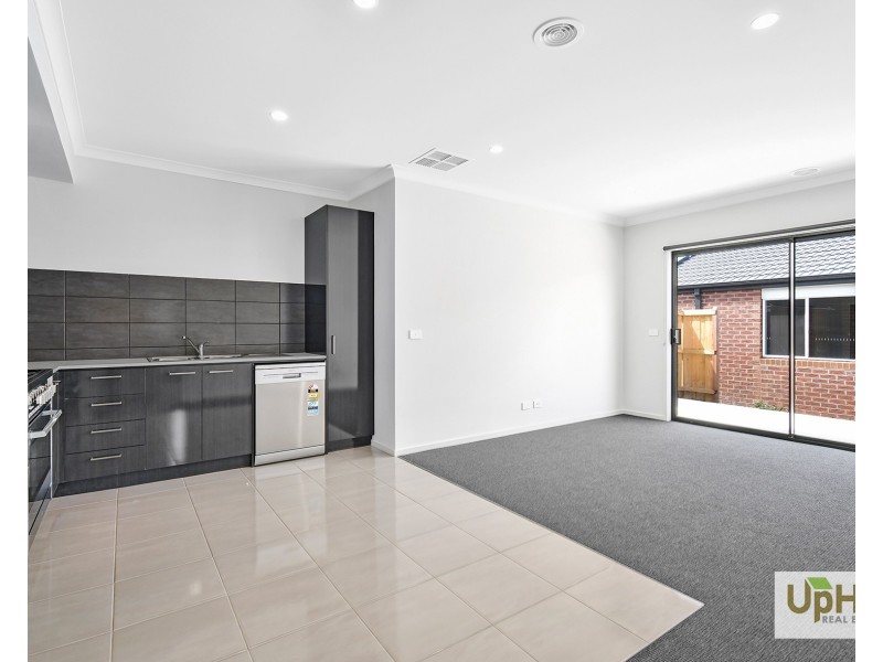 3 Ironstone Street, Cranbourne East VIC 3977