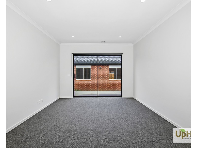 3 Ironstone Street, Cranbourne East VIC 3977