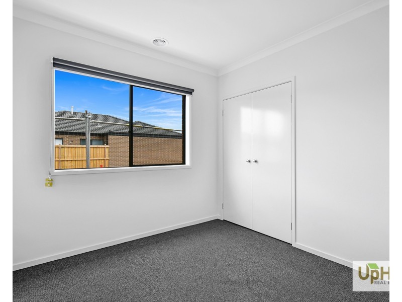 3 Ironstone Street, Cranbourne East VIC 3977