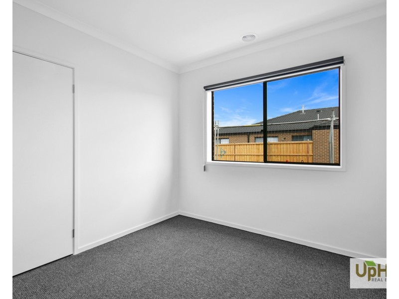 3 Ironstone Street, Cranbourne East VIC 3977