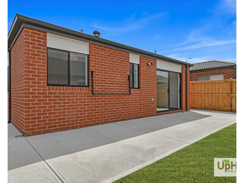3 Ironstone Street, Cranbourne East VIC 3977