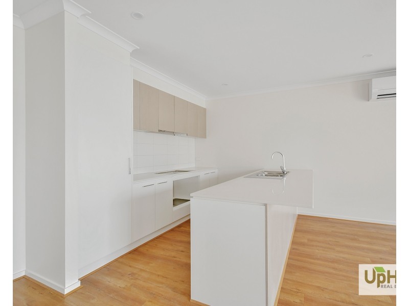 12 Aravalli Crescent, Clyde North VIC 3978