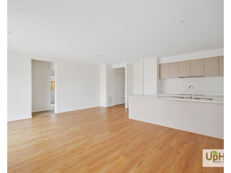 12 Aravalli Crescent, Clyde North VIC 3978