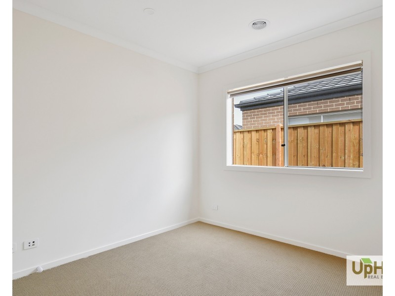 12 Aravalli Crescent, Clyde North VIC 3978