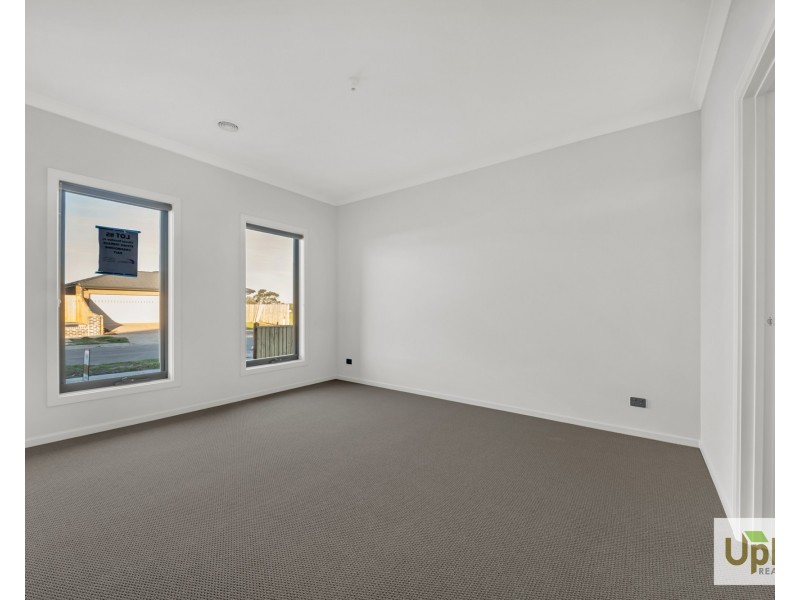 1 Shrewsbury Place, Clyde VIC 3978