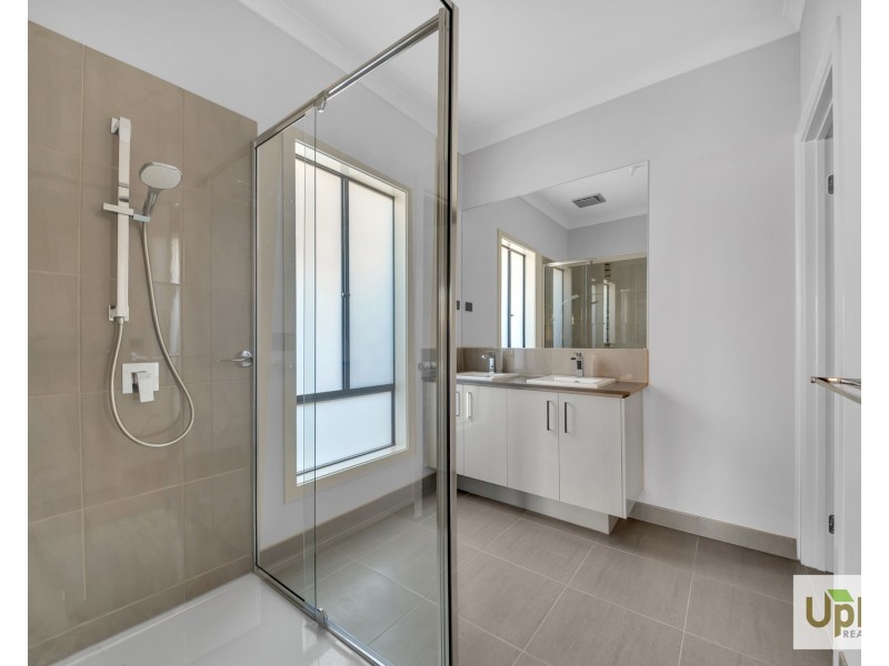 1 Shrewsbury Place, Clyde VIC 3978