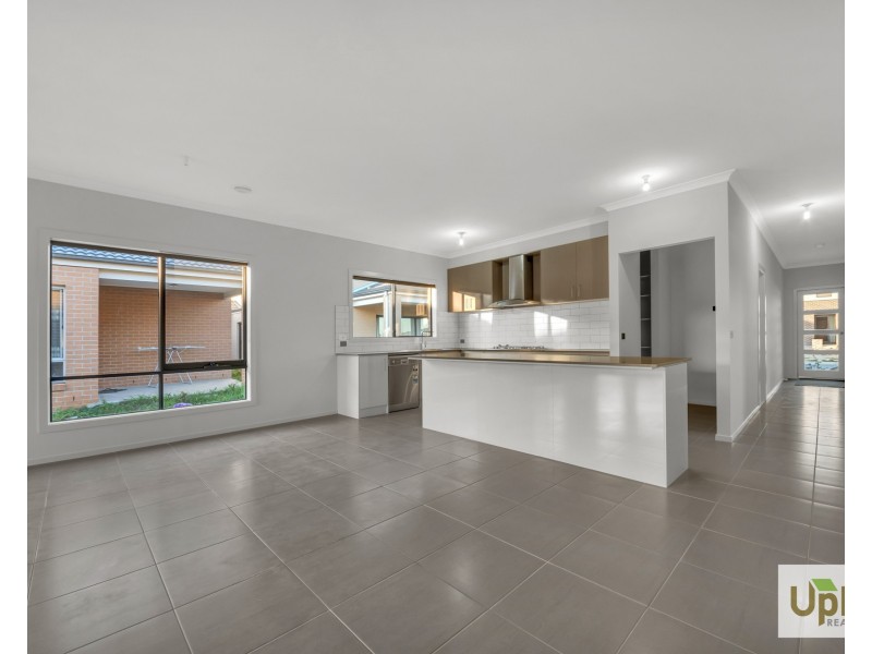 1 Shrewsbury Place, Clyde VIC 3978