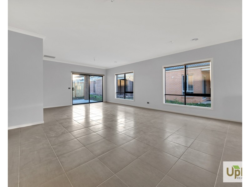 1 Shrewsbury Place, Clyde VIC 3978